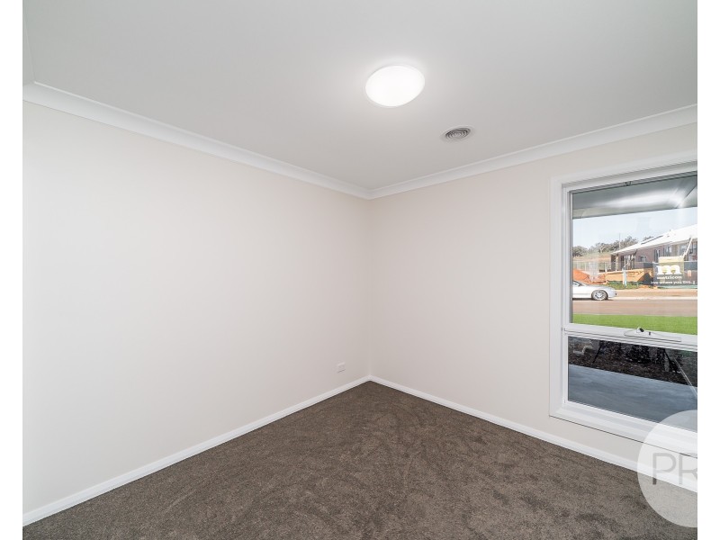 34 Watson Boulevard, Lloyd NSW 2650