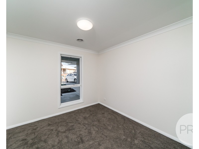 34 Watson Boulevard, Lloyd NSW 2650