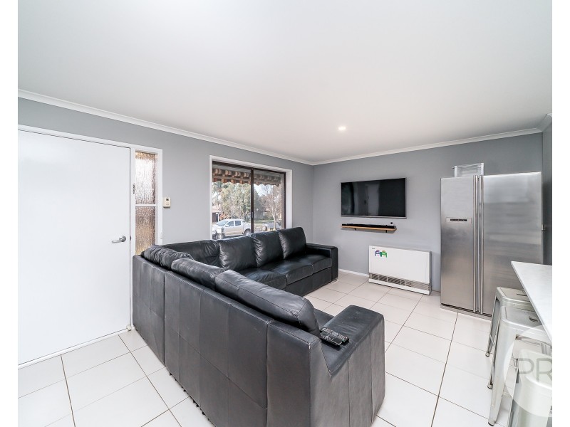 9 Egret Place, Estella NSW 2650