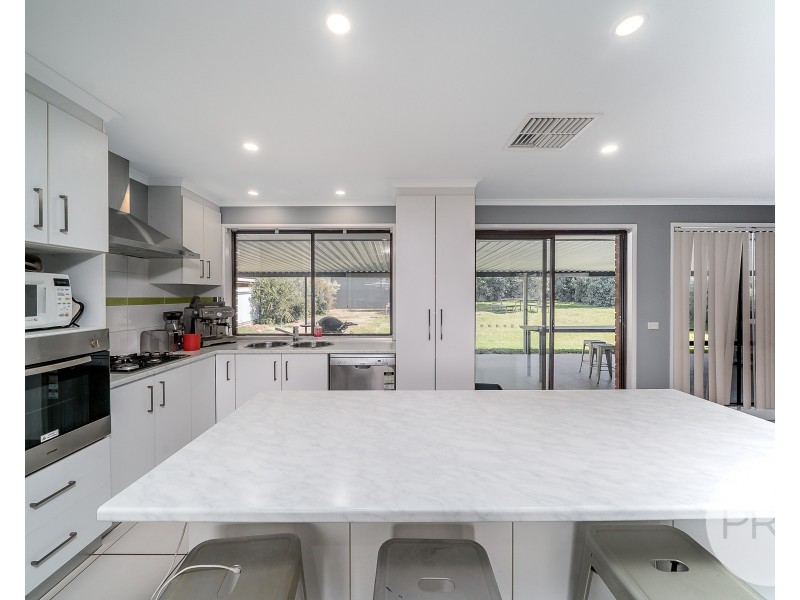 9 Egret Place, Estella NSW 2650