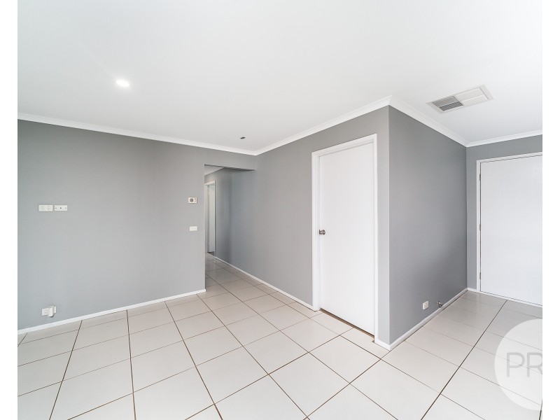 9 Egret Place, Estella NSW 2650