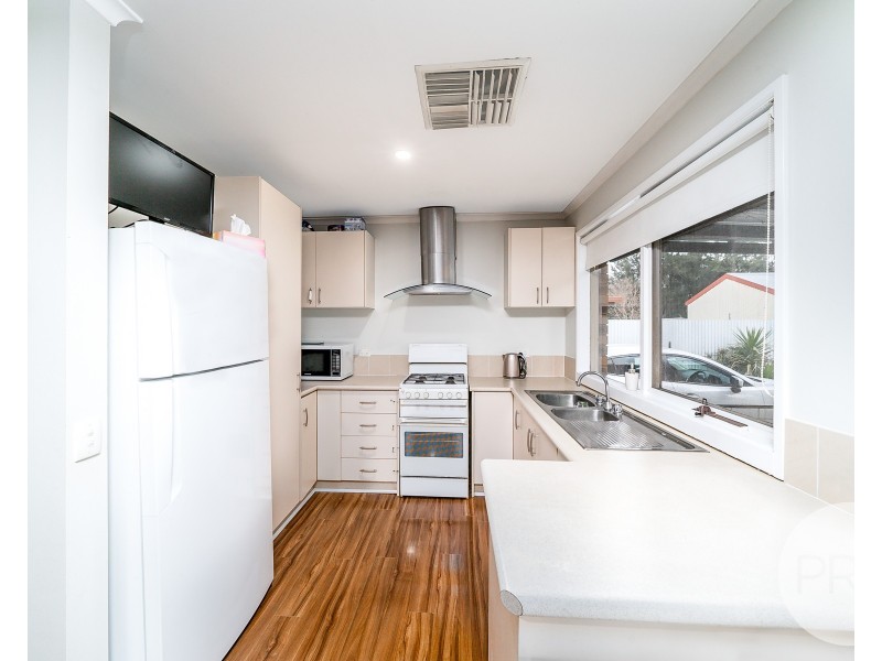 20 Adjin Street, Mount Austin NSW 2650