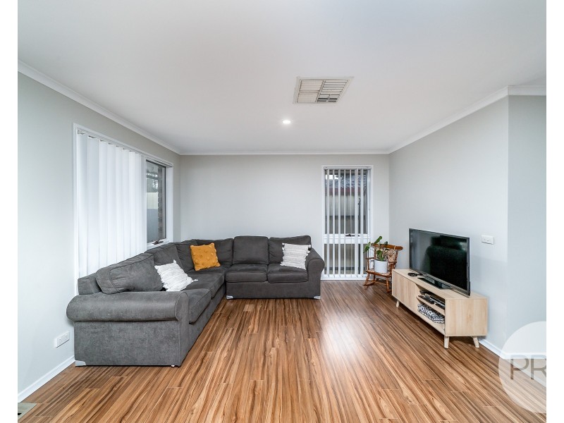 20 Adjin Street, Mount Austin NSW 2650
