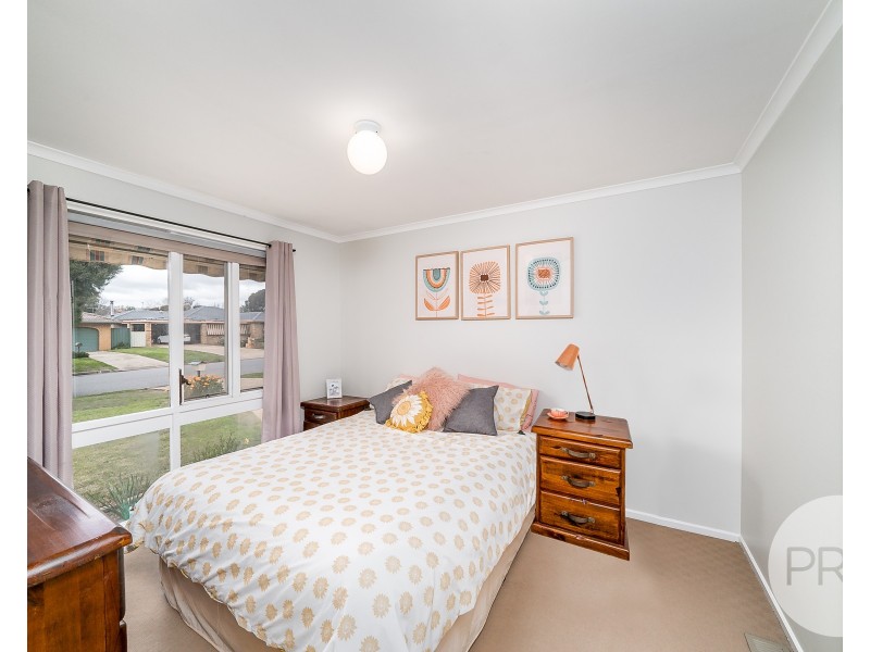 20 Adjin Street, Mount Austin NSW 2650