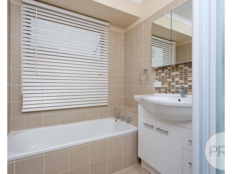 20 Adjin Street, Mount Austin NSW 2650