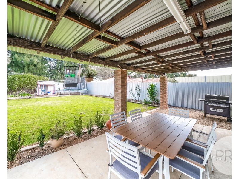 20 Adjin Street, Mount Austin NSW 2650