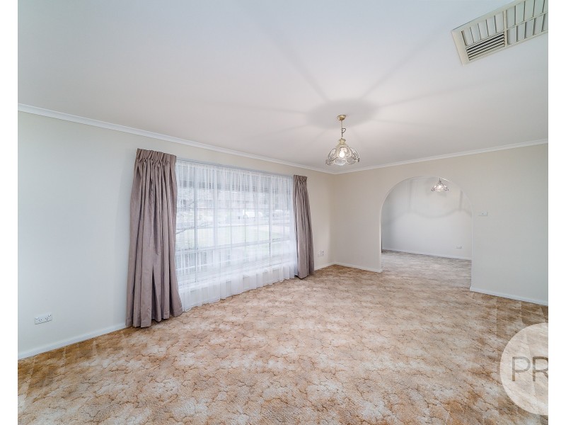 2 Egret Place, Estella NSW 2650