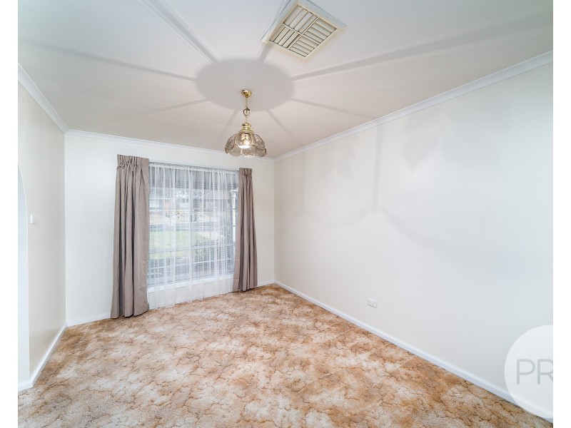 2 Egret Place, Estella NSW 2650