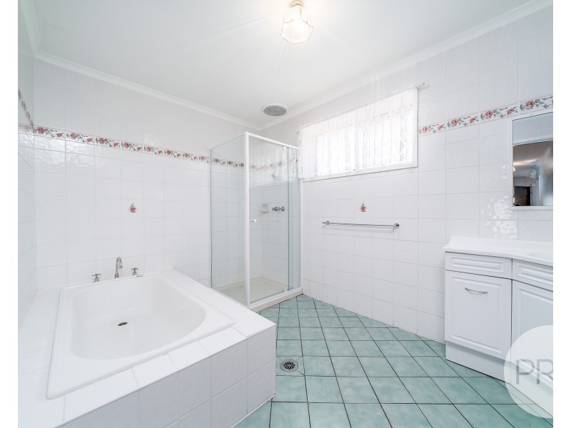 2 Egret Place, Estella NSW 2650