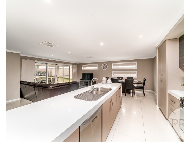 45 Strickland Drive, Boorooma NSW 2650