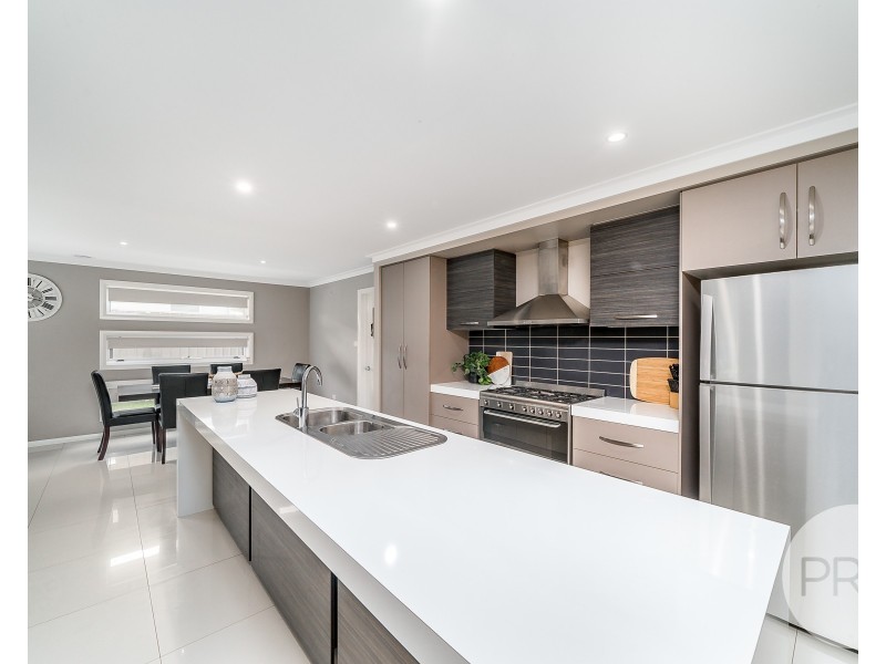 45 Strickland Drive, Boorooma NSW 2650