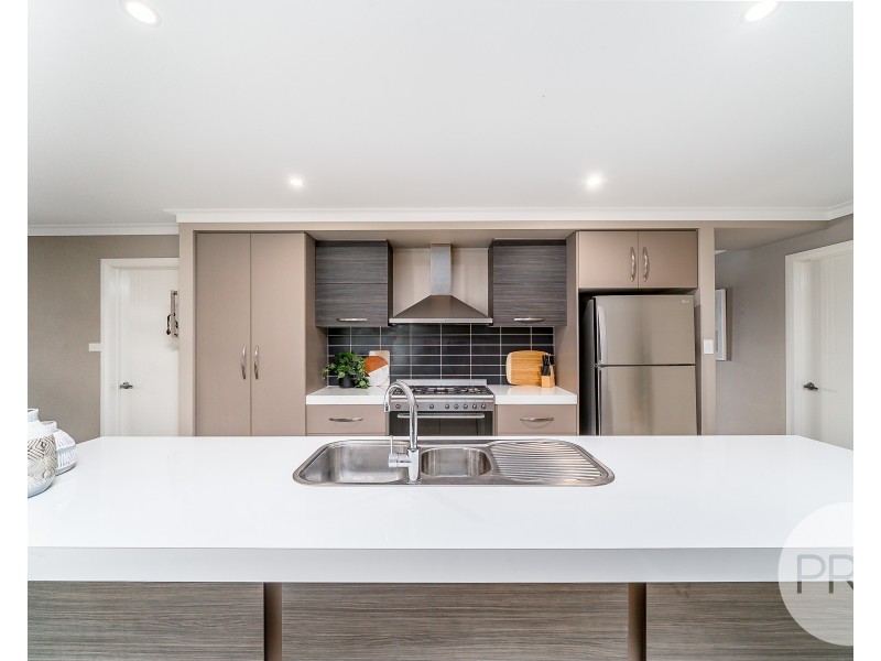 45 Strickland Drive, Boorooma NSW 2650