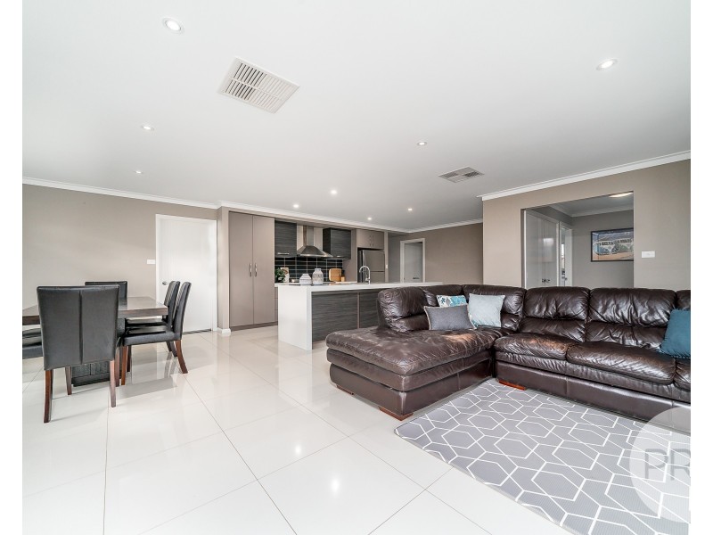 45 Strickland Drive, Boorooma NSW 2650