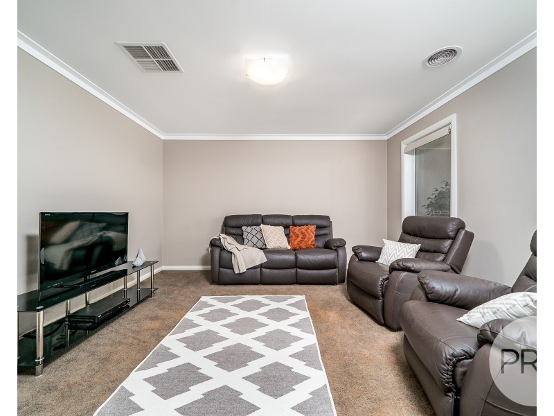 45 Strickland Drive, Boorooma NSW 2650