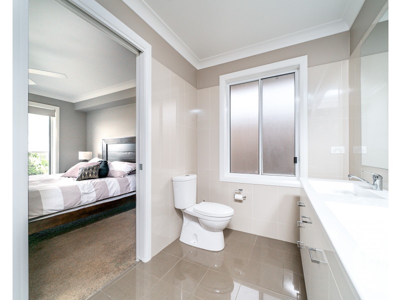 45 Strickland Drive, Boorooma NSW 2650