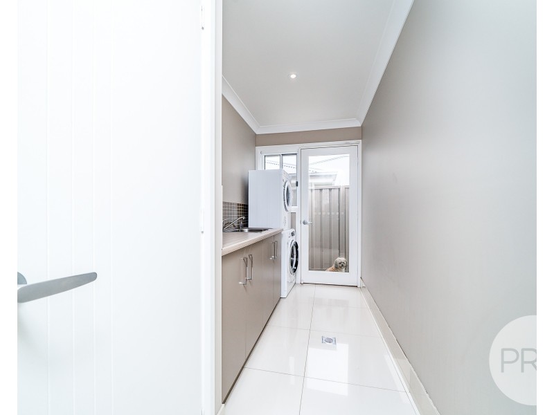 45 Strickland Drive, Boorooma NSW 2650