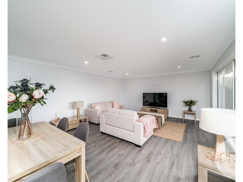 52 Preston Crescent, Lloyd NSW 2650