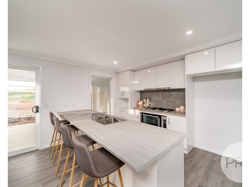 52 Preston Crescent, Lloyd NSW 2650