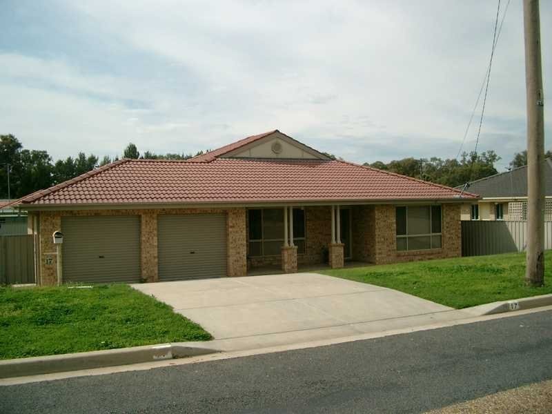 17 Graham Street, Lake Albert NSW 2650