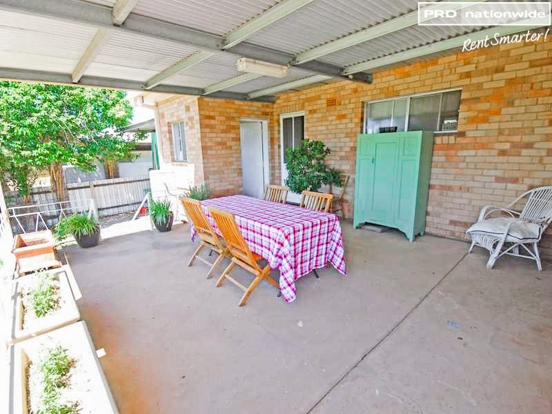 75 Grove Street, Kooringal NSW 2650