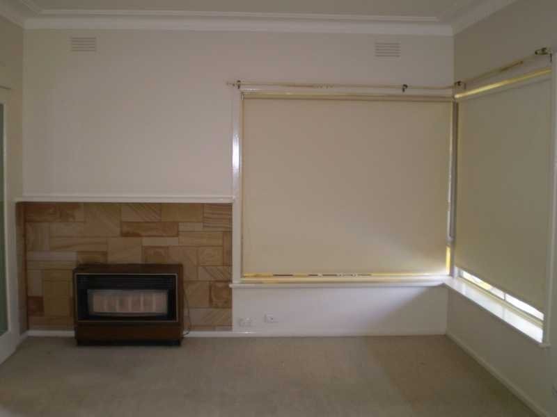 1 Mathoura Avenue, Mount Austin NSW 2650