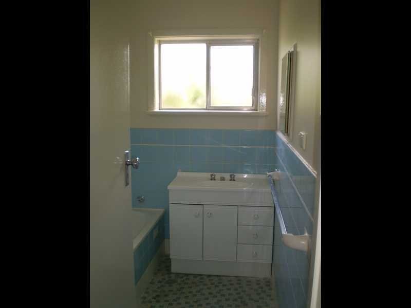 1 Mathoura Avenue, Mount Austin NSW 2650