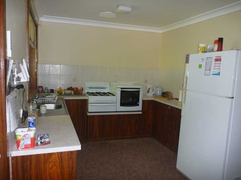 22 Geneva Crescent, Lake Albert NSW 2650