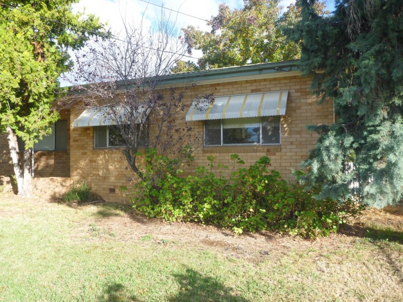 2 Mark Avenue, Tolland NSW 2650