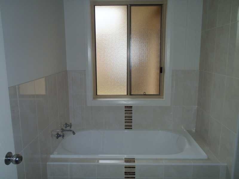 6 Yulong Street, Glenfield Park NSW 2650