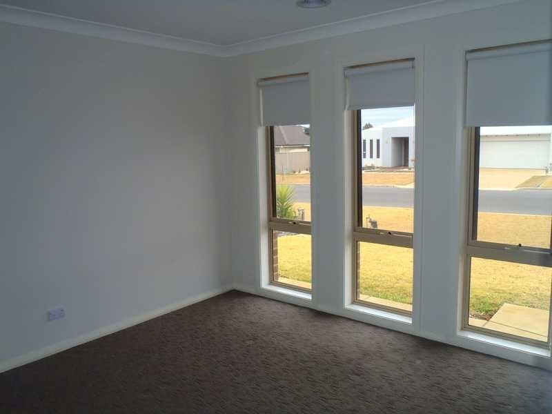 6 Yulong Street, Glenfield Park NSW 2650