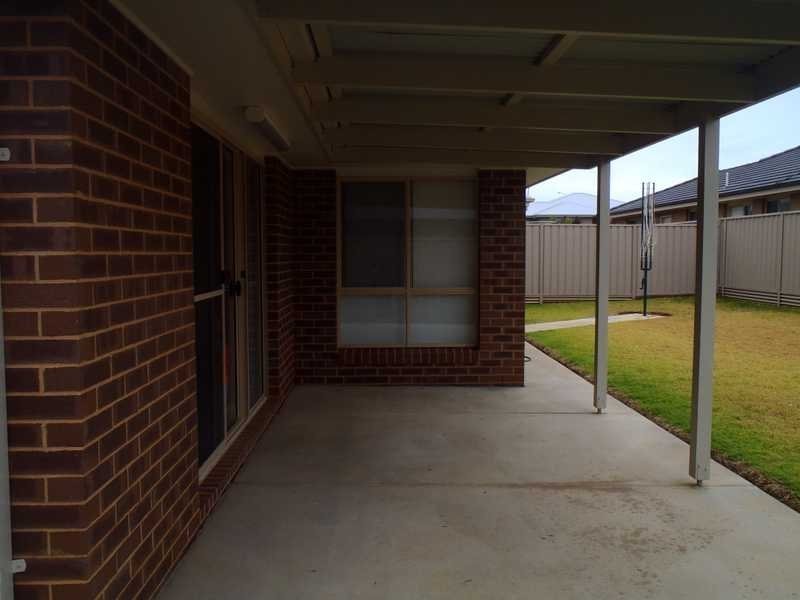 6 Yulong Street, Glenfield Park NSW 2650