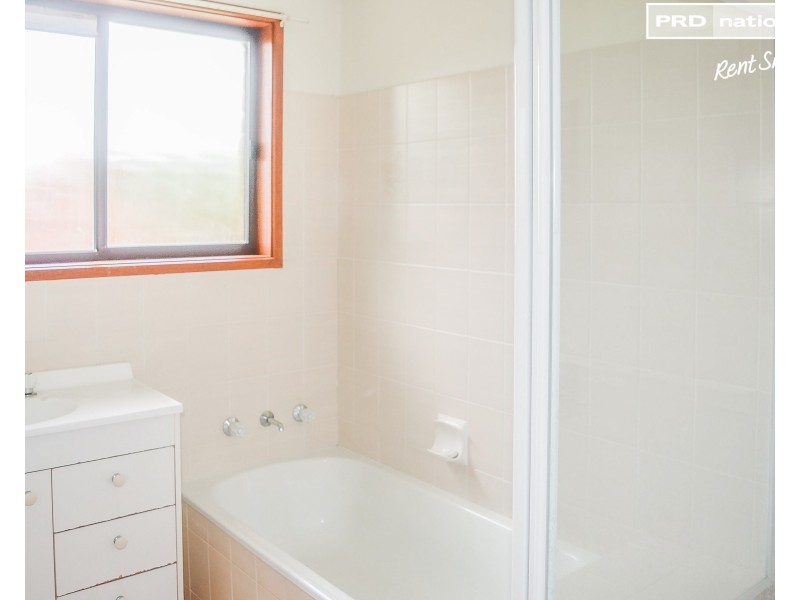 40 Pugsley Ave, Estella NSW 2650