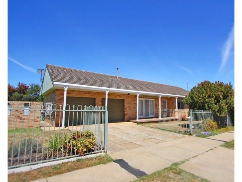 39 Raye Street, Tolland NSW 2650