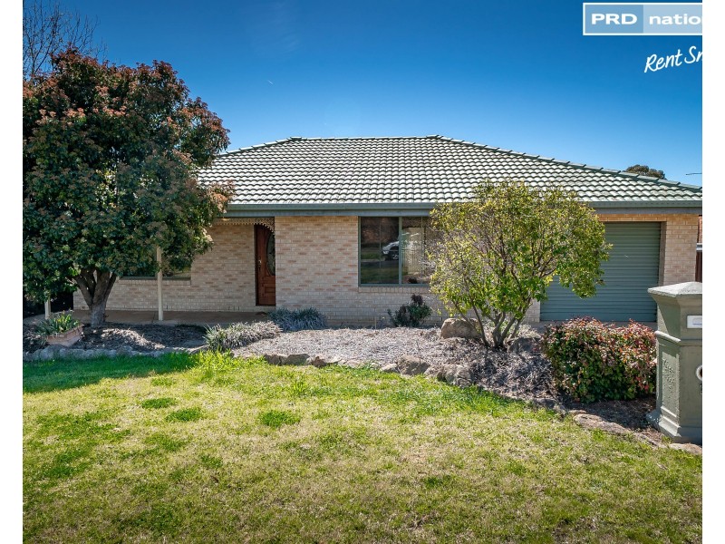 13 Oleander Crescent, Lake Albert NSW 2650