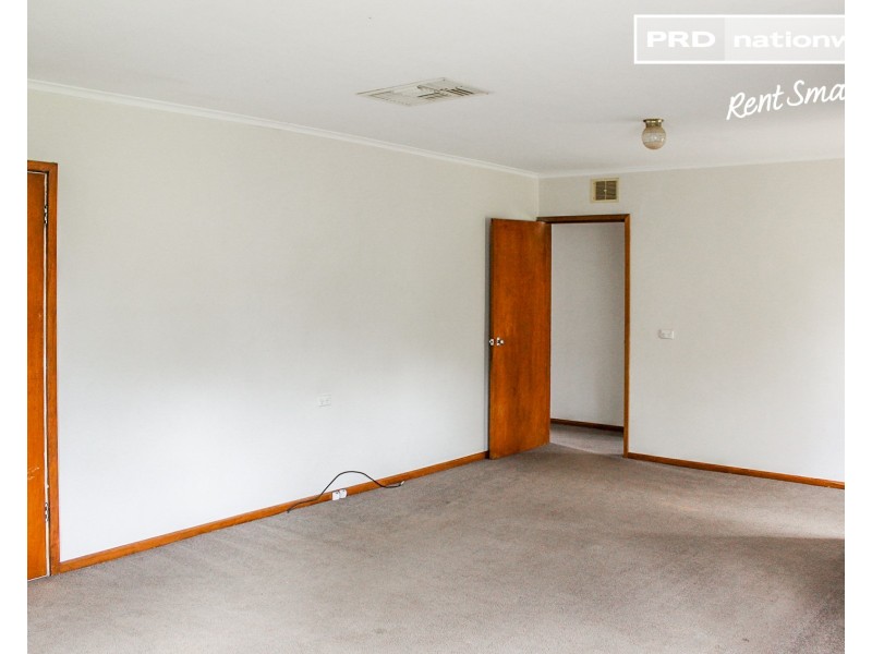 40 Gilmore Avenue, Mount Austin NSW 2650