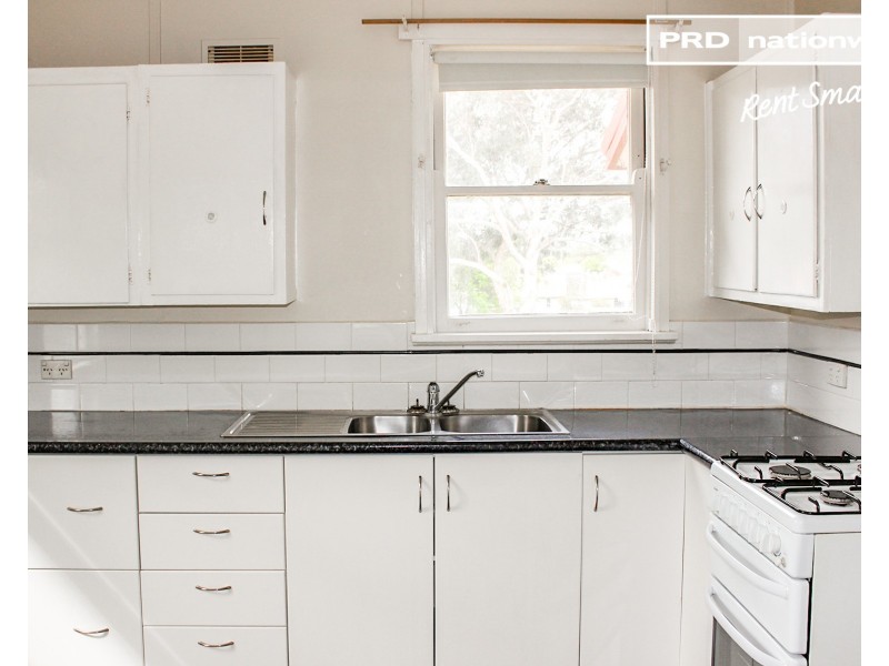 40 Gilmore Avenue, Mount Austin NSW 2650