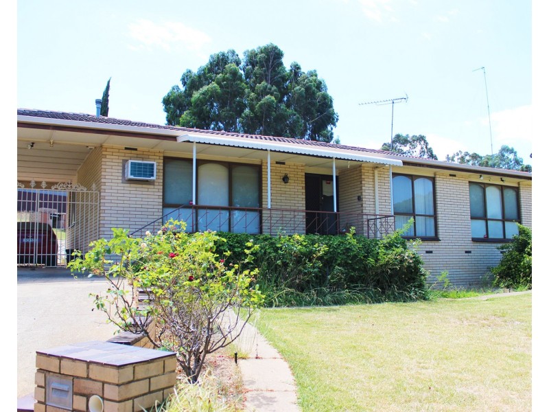 107 Red Hill Rd, Kooringal NSW 2650