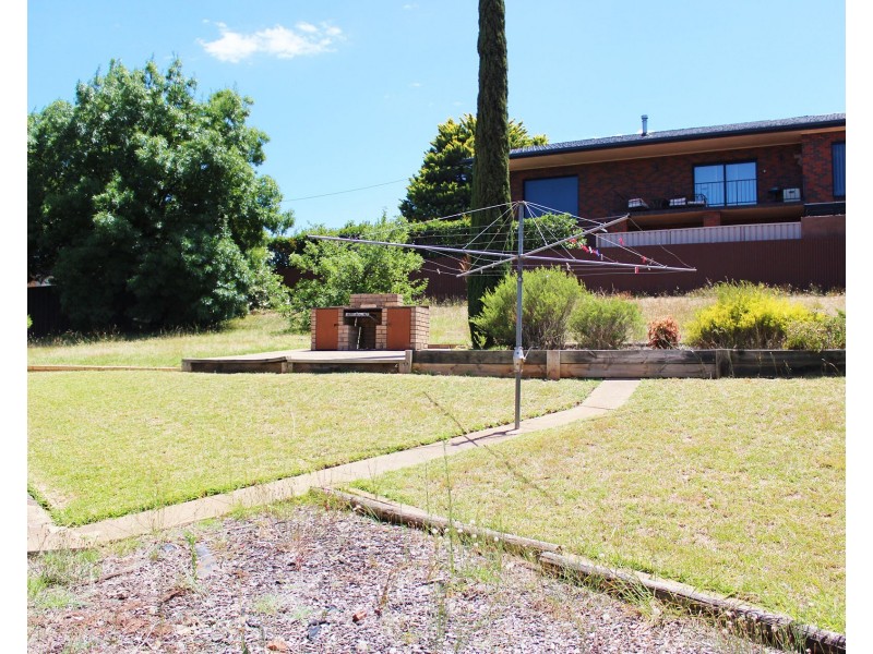 107 Red Hill Rd, Kooringal NSW 2650