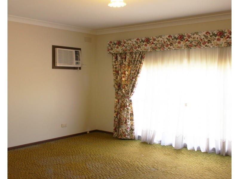 107 Red Hill Rd, Kooringal NSW 2650