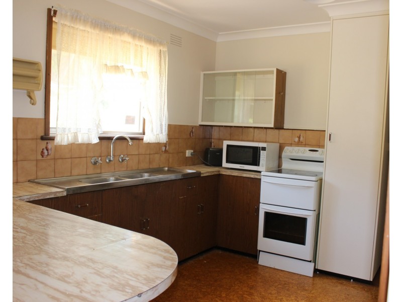 107 Red Hill Rd, Kooringal NSW 2650