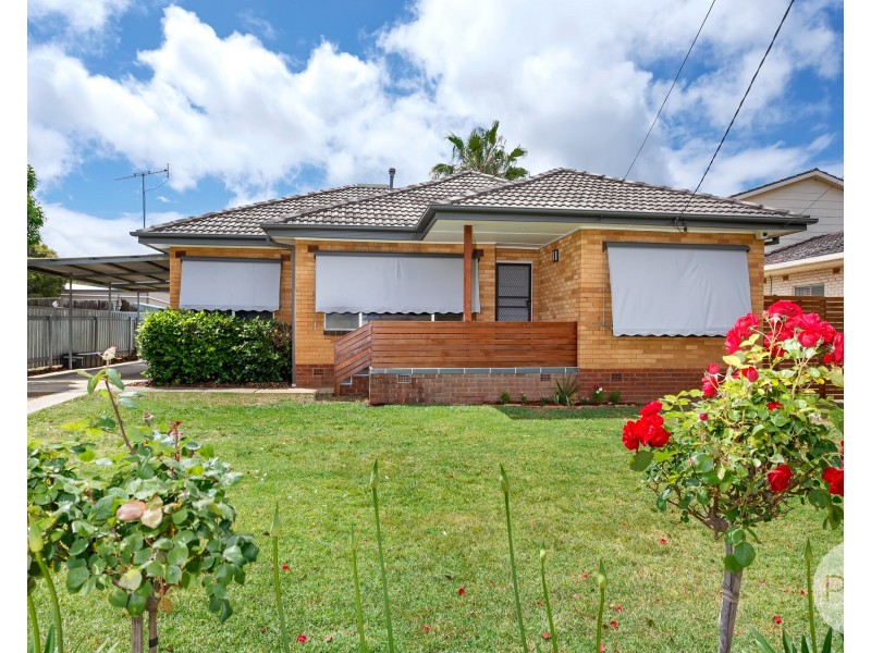 25 Nixon Crescent, Tolland NSW 2650