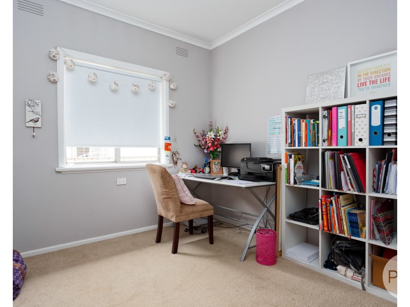 25 Nixon Crescent, Tolland NSW 2650