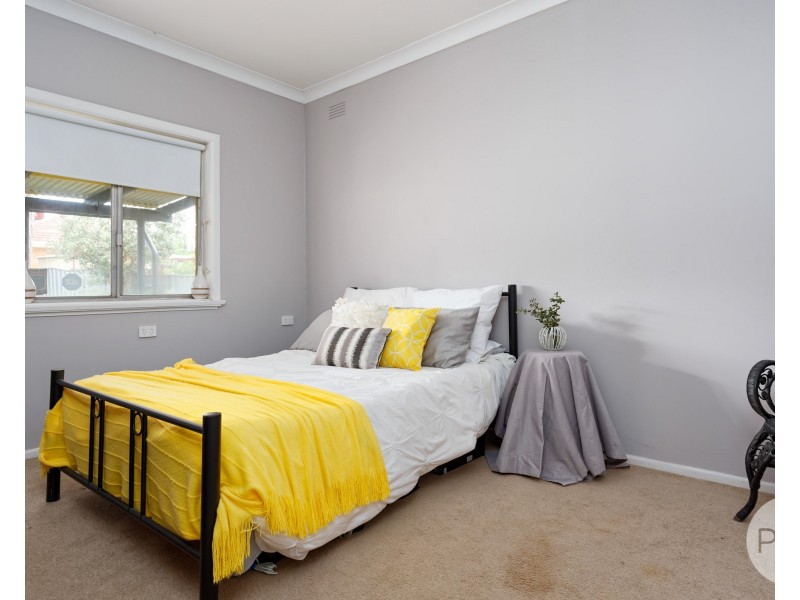 25 Nixon Crescent, Tolland NSW 2650