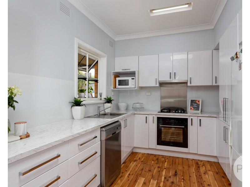 25 Nixon Crescent, Tolland NSW 2650