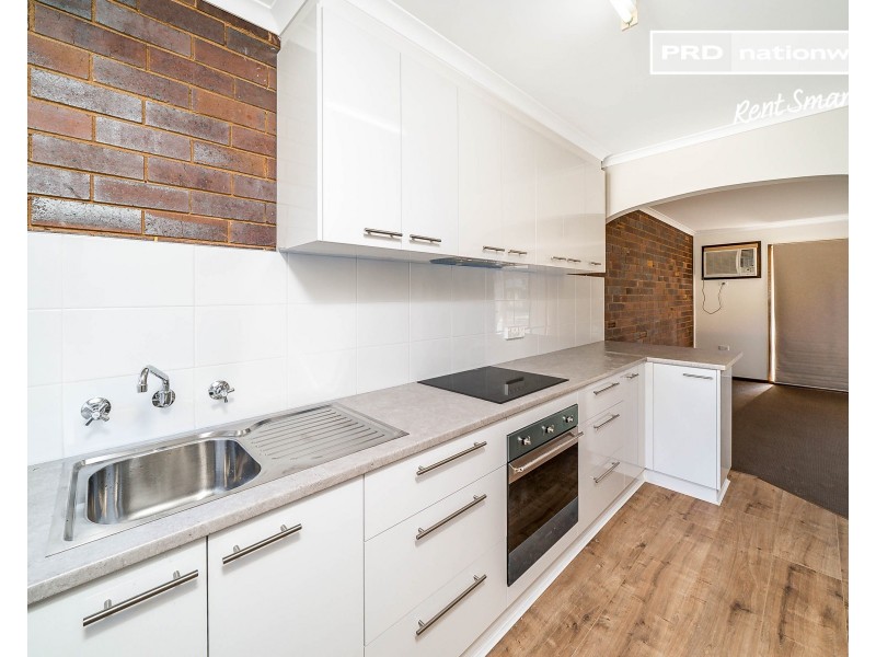 2/1 Nicholi Crescent, Lake Albert NSW 2650