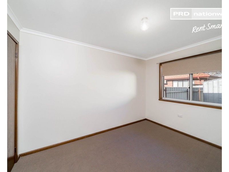 2/1 Nicholi Crescent, Lake Albert NSW 2650