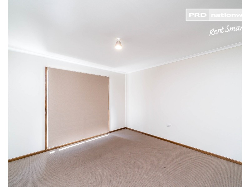 2/1 Nicholi Crescent, Lake Albert NSW 2650