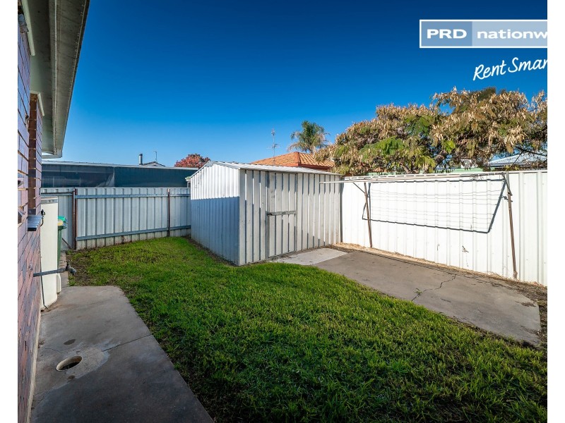 2/1 Nicholi Crescent, Lake Albert NSW 2650