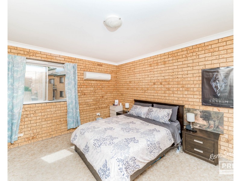 2/7B Henschke Avenue, Tolland NSW 2650