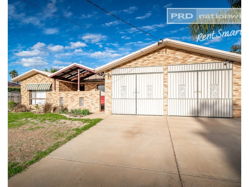 11 Crisp Drive, Ashmont NSW 2650